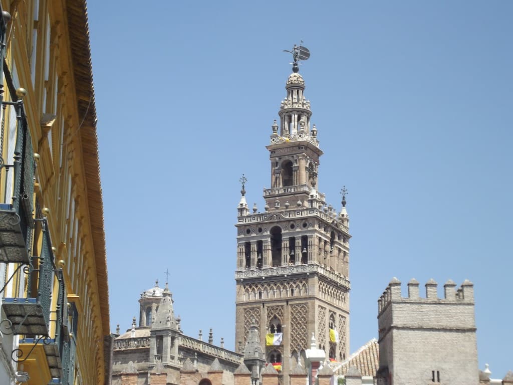 Seville Real Alcázar 與 Giralda 一帶