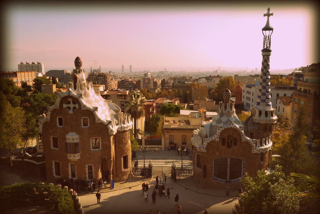 從 Park Güell 眺望 Barcelona 城市天際線